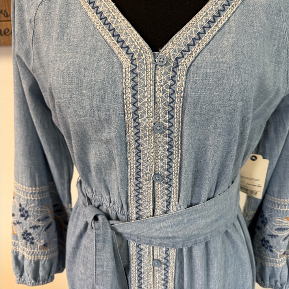 Sz XS St John’s Bay tiered button down embroidered midi dress Blue Chambray NWT🐸 - Picture 2 of 10